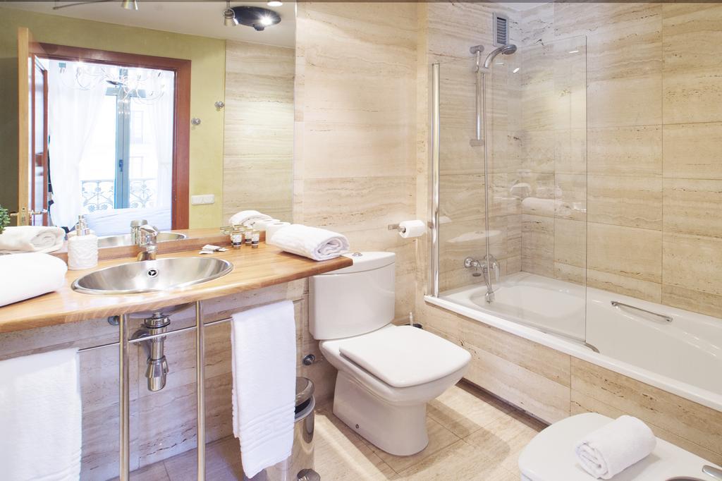Canela Homes Barcelona Universitat Eksteriør billede